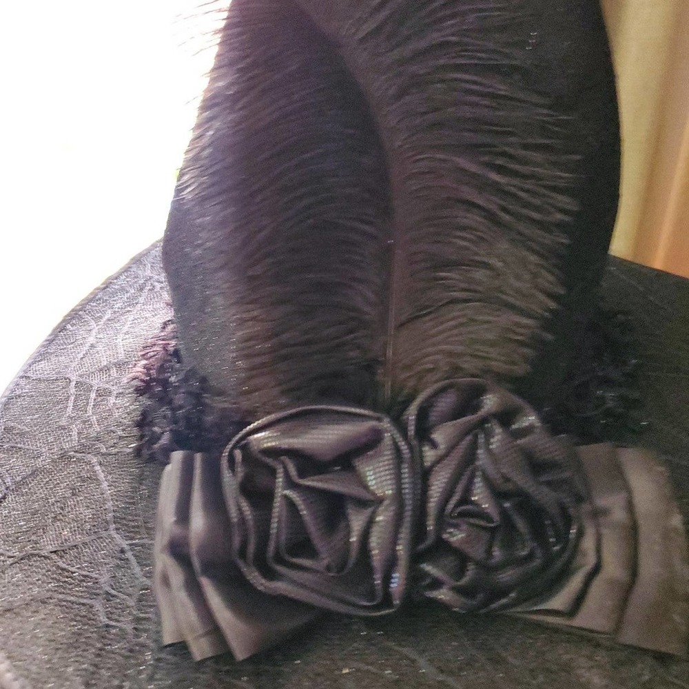 Nwt witch hat black feather spider web lace and large flowers cosplay Halloween - Picture 5 of 12